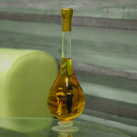 Esküvői díszüveges bor - Figurás (0.5L)