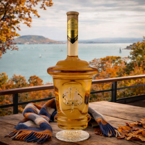 Külső vitorlás, hajós díszüveges bor whisky forma  (0,5L)