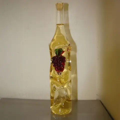 Hosszú kecses, csavart alakú palack, kívül szőllőfürttel (0.1L)